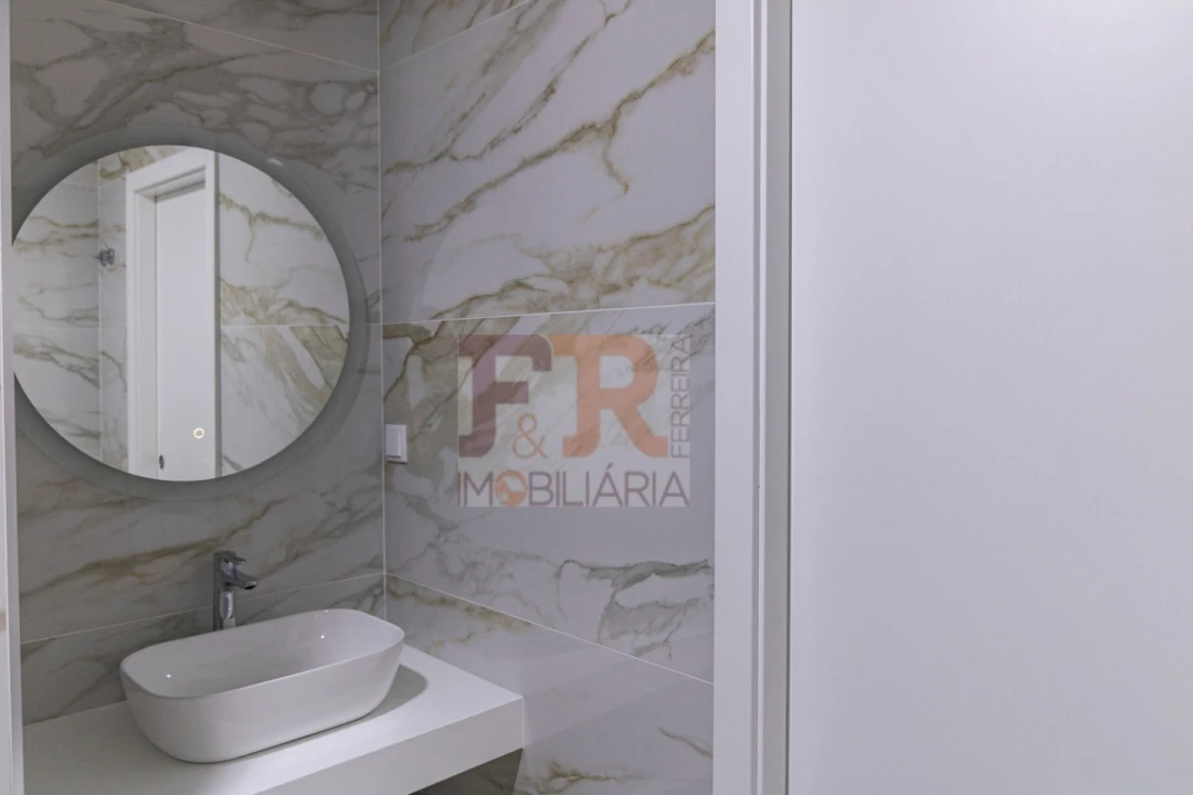 Moradia T3 para Venda em Fernao Ferro Foto 38