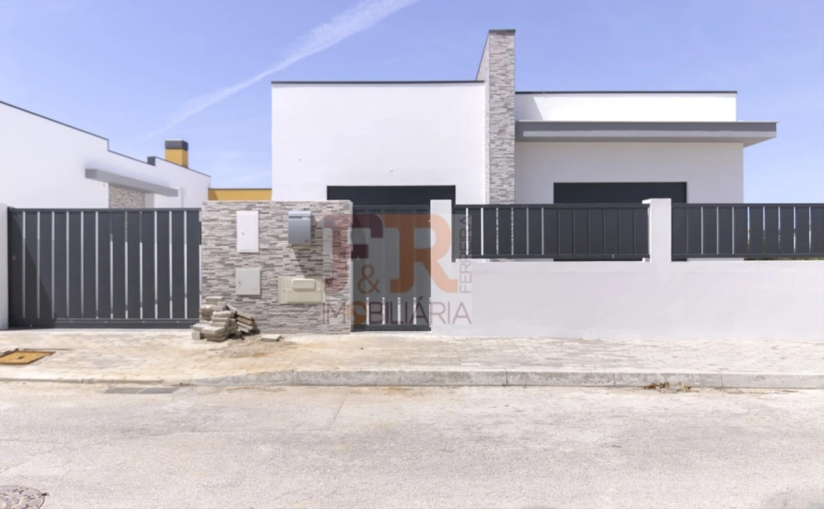 Moradia T3 para Venda em Fernao Ferro Foto 1