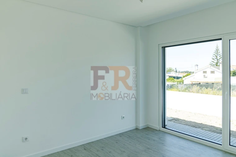 Moradia T3 para Venda em Fernao Ferro Foto 20