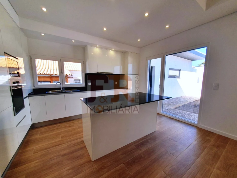 Moradia T3 para Venda em Fernao Ferro Foto 6