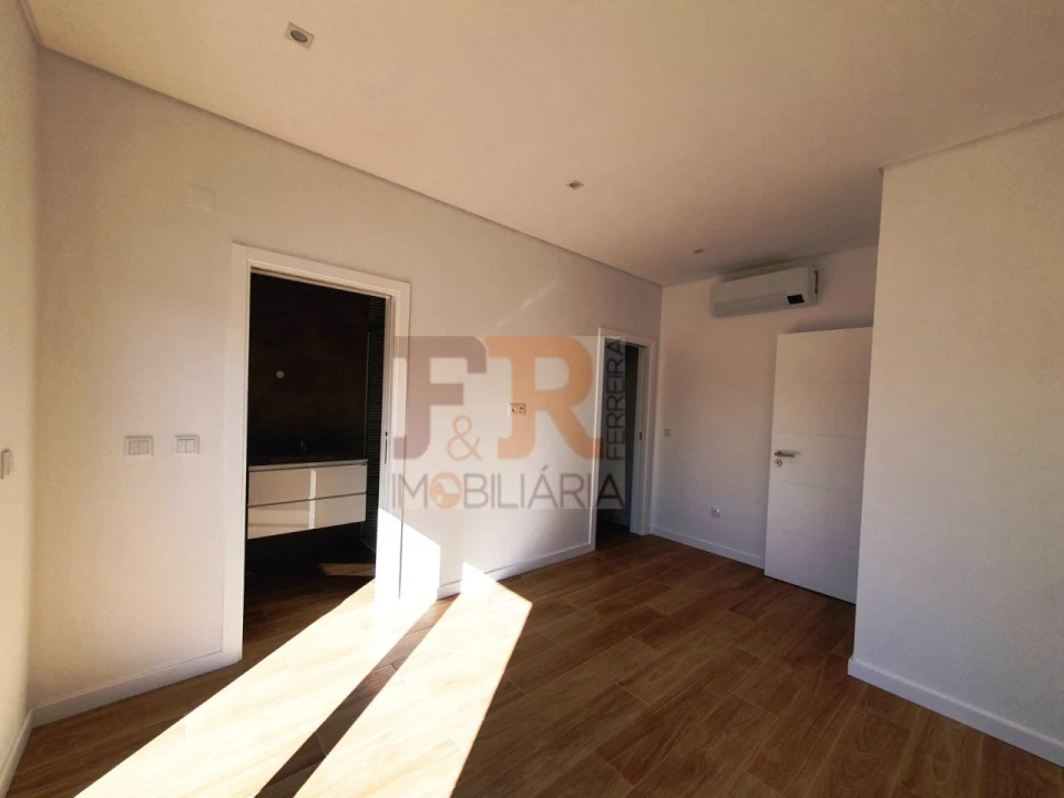 Moradia T3 para Venda em Fernao Ferro Foto 16