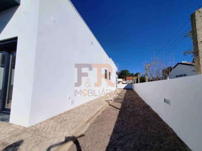 Moradia T3 para Venda em Fernao Ferro Foto 23