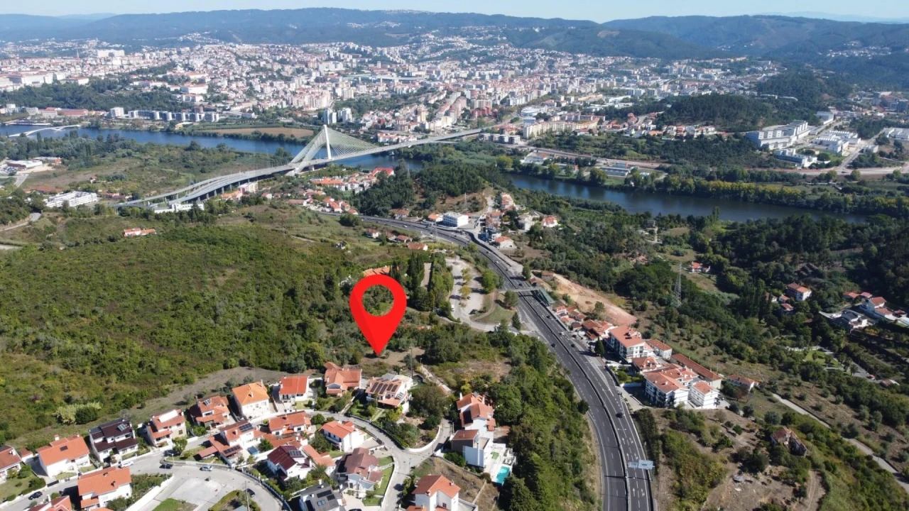 Terreno para Venda em Eiras e São Paulo de Frades Foto 2