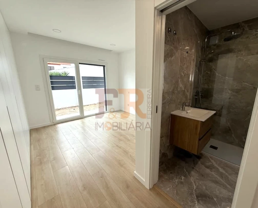 Moradia T3 para Venda em Fernao Ferro Foto 20