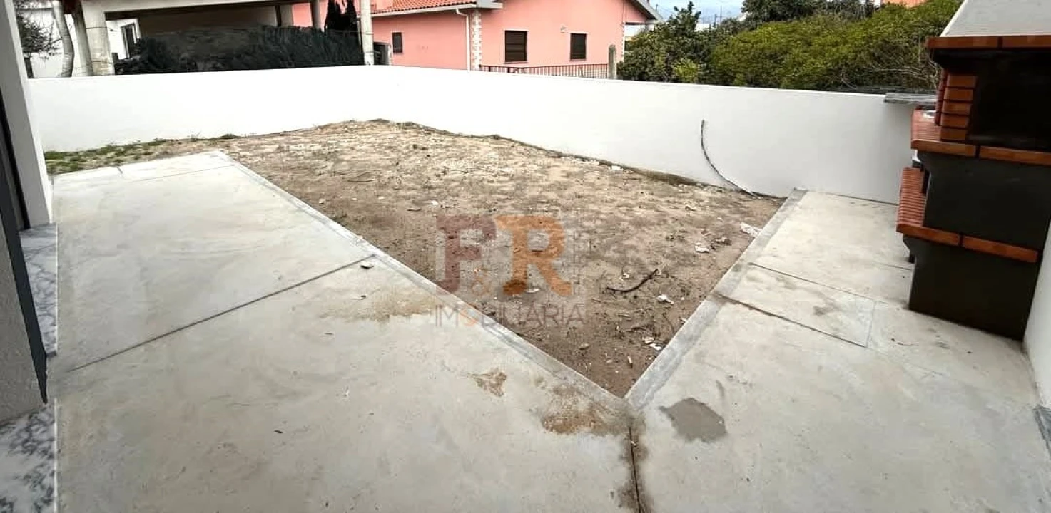 Moradia T3 para Venda em Fernao Ferro Foto 29