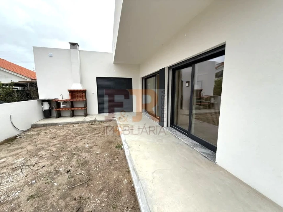 Moradia T3 para Venda em Fernao Ferro Foto 32