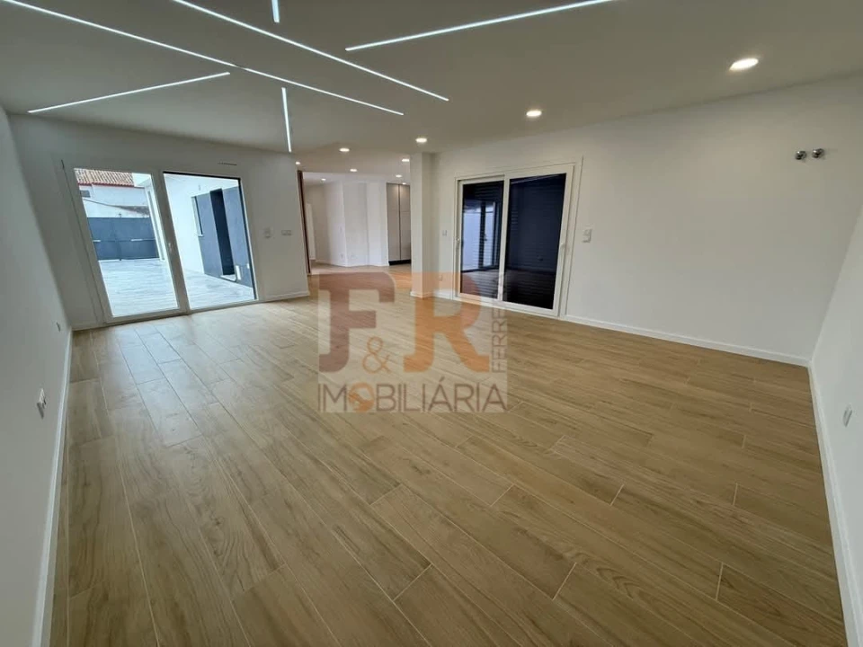 Moradia T3 para Venda em Fernao Ferro Foto 35