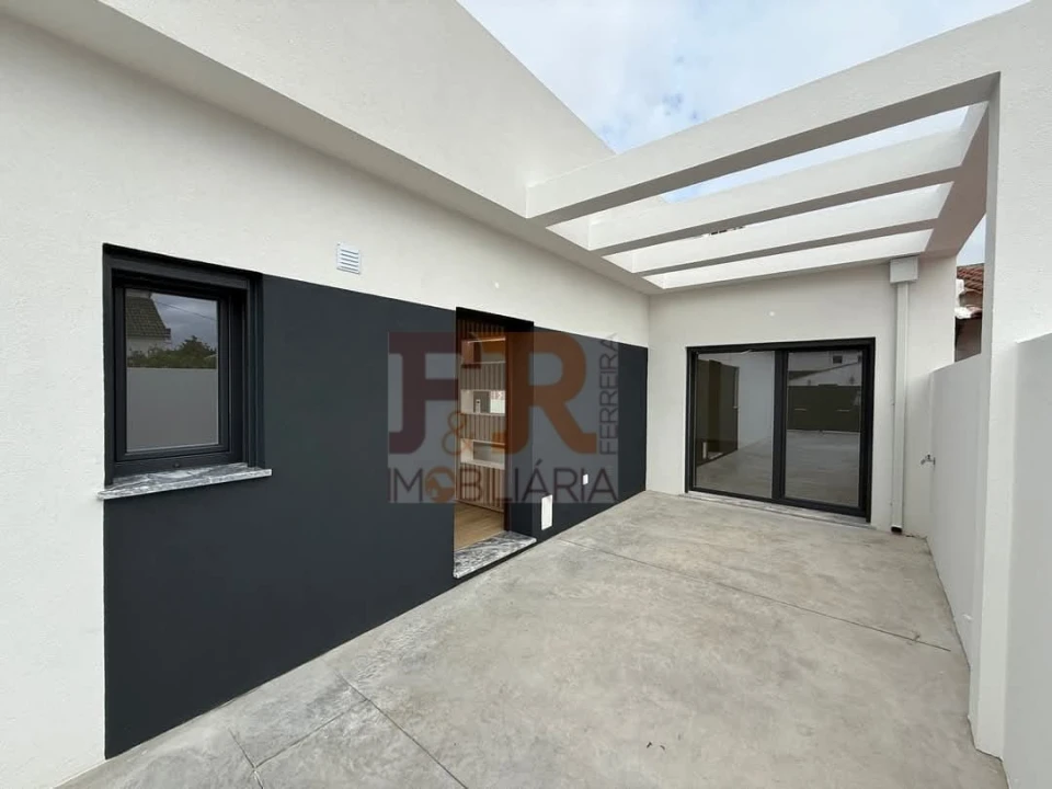 Moradia T3 para Venda em Fernao Ferro Foto 1