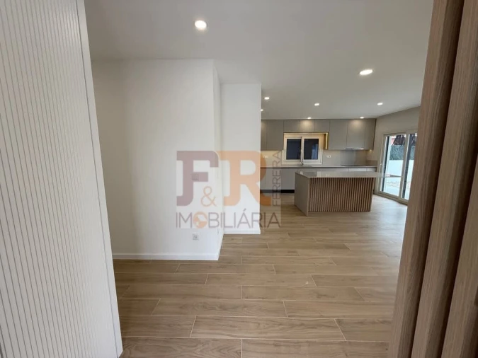 Moradia T3 para Venda em Fernao Ferro Foto 37