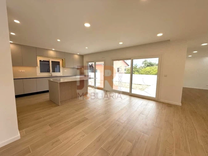 Moradia T3 para Venda em Fernao Ferro Foto 39