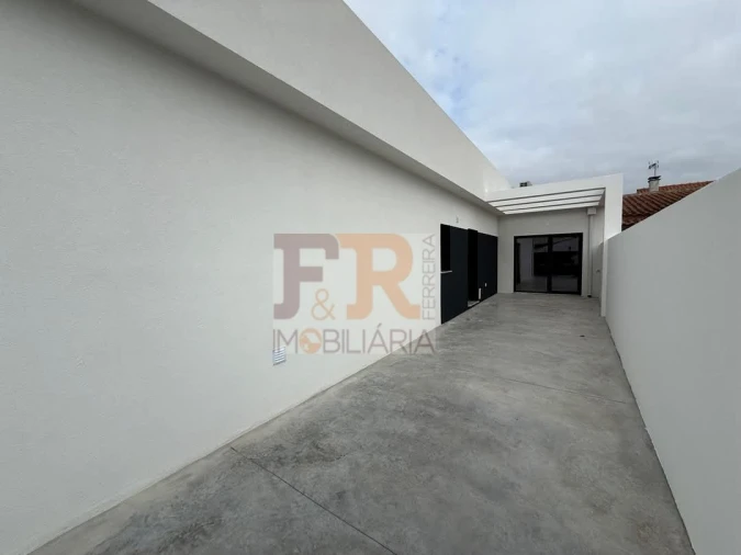 Moradia T3 para Venda em Fernao Ferro Foto 44