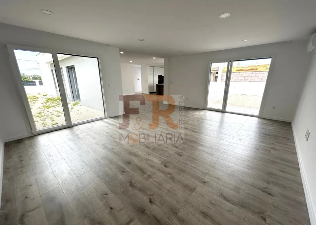 Moradia T3 para Venda em Fernao Ferro Foto 9