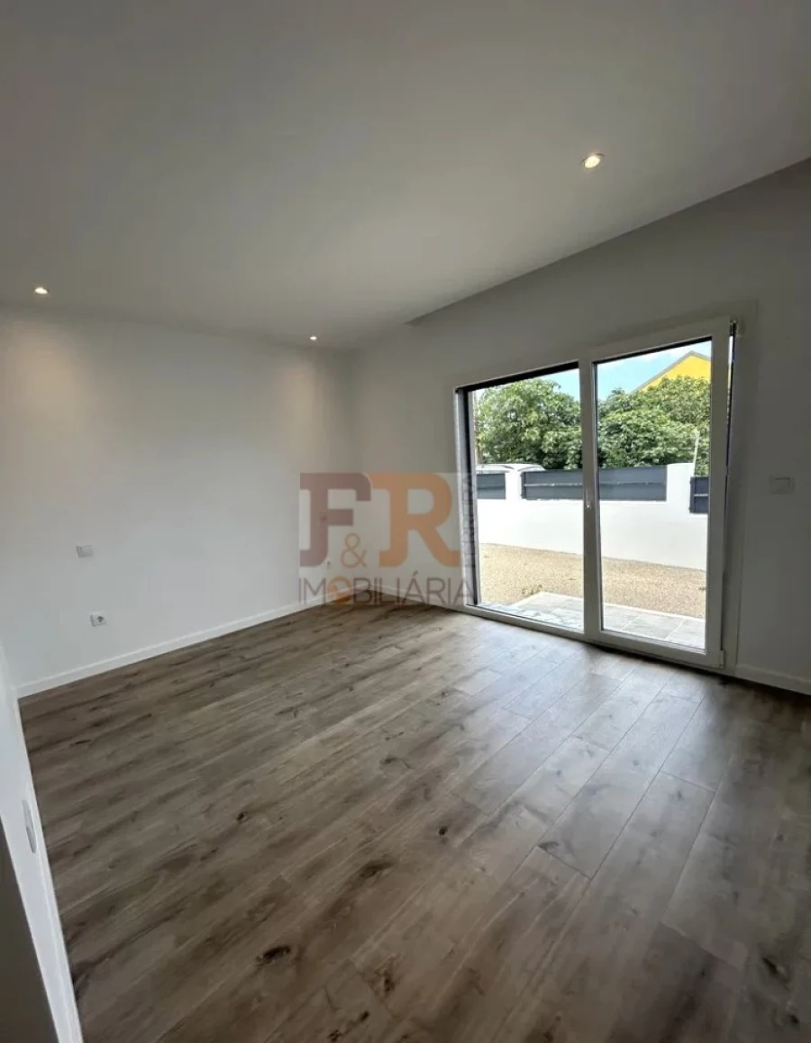 Moradia T3 para Venda em Fernao Ferro Foto 16