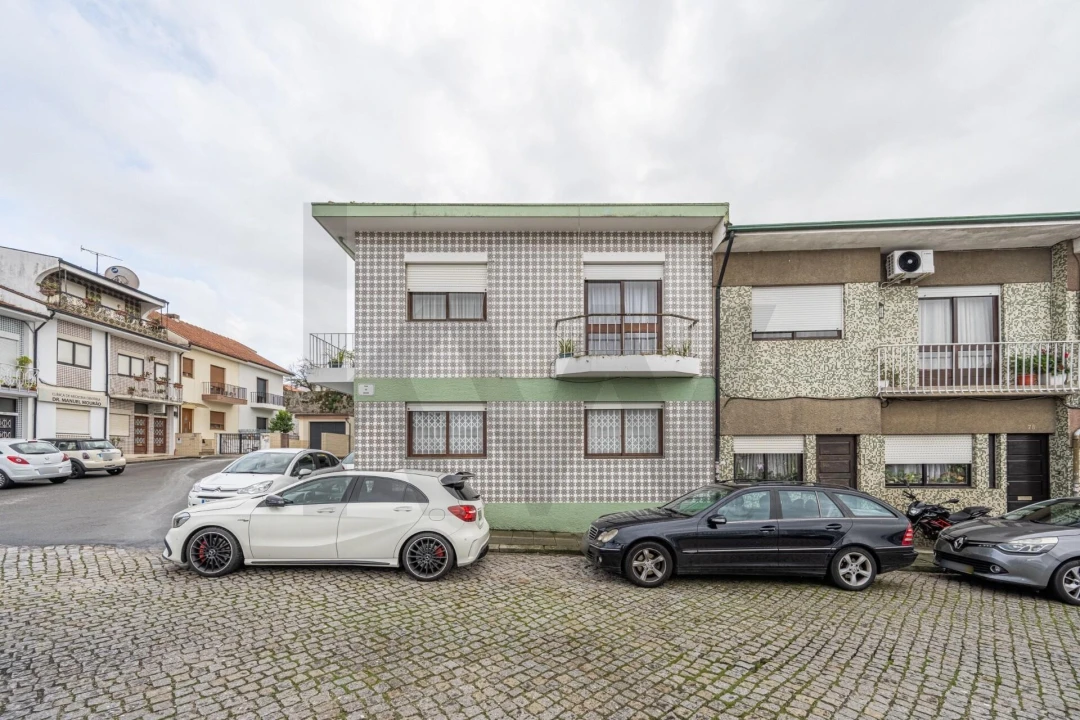 Moradia T4 para Venda em Oliveira do Douro Foto 2