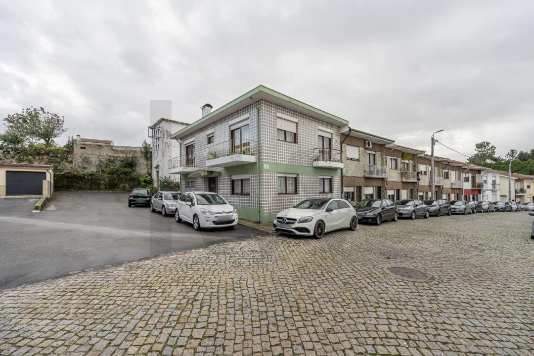 Moradia T4 para Venda em Oliveira do Douro Foto 2