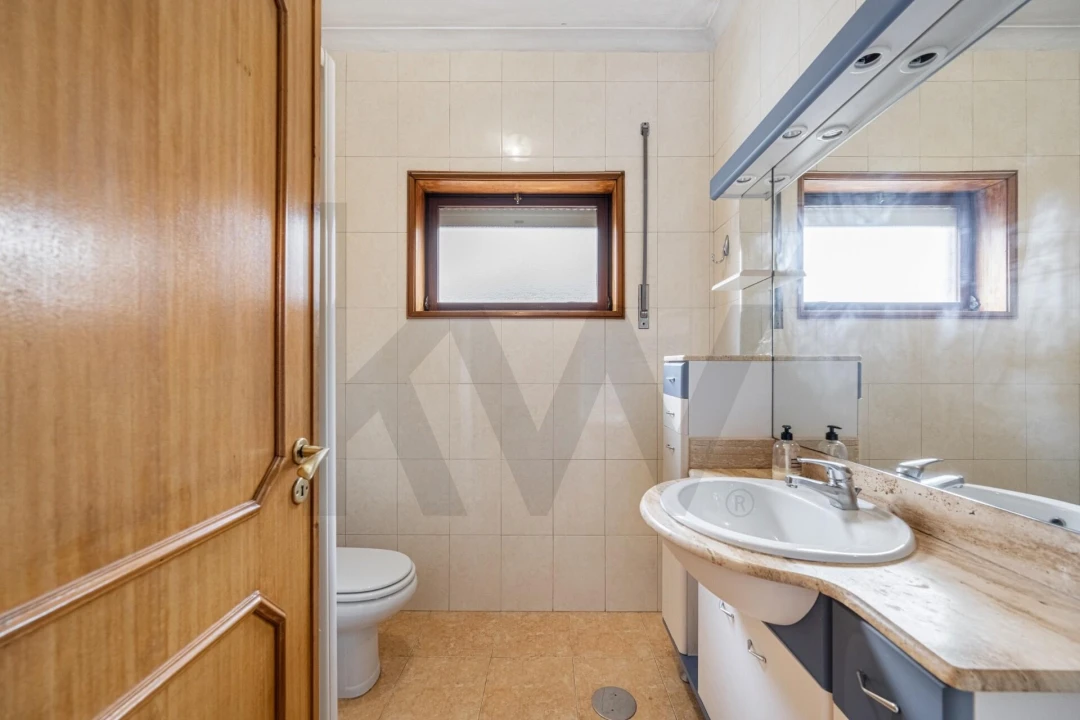 Moradia T4 para Venda em Oliveira do Douro Foto 17