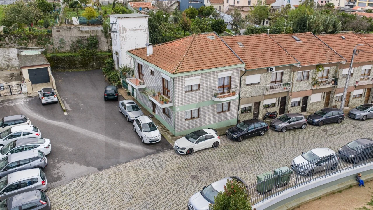 Moradia T4 para Venda em Oliveira do Douro Foto 32