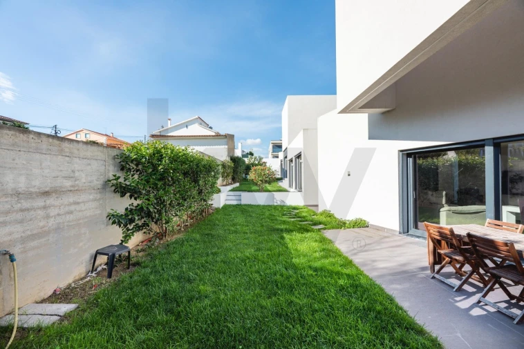 Moradia T4 para Venda em São Domingos de Rana Foto 54