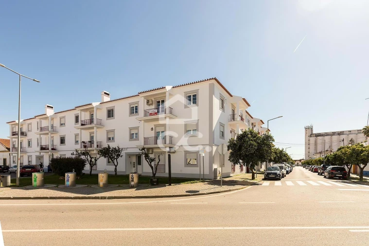 Apartamento T3 para Venda em Reguengos de Monsaraz Foto 1