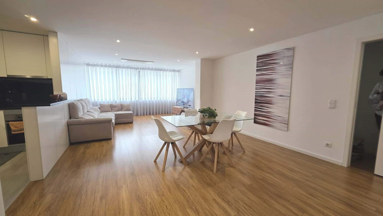 Apartamento T4 para Arrendamento em Santa Marinha e São Pedro da Afurada Foto 2