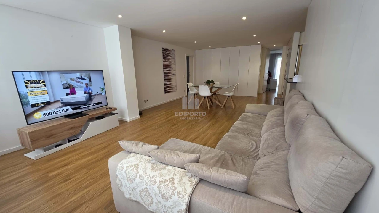 Apartamento T4 para Arrendamento em Santa Marinha e São Pedro da Afurada Foto 4