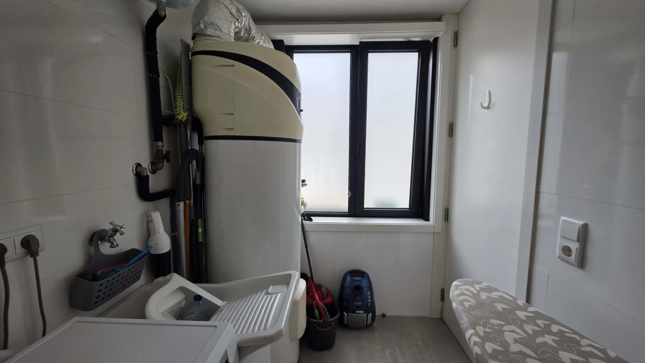 Apartamento T4 para Arrendamento em Santa Marinha e São Pedro da Afurada Foto 9