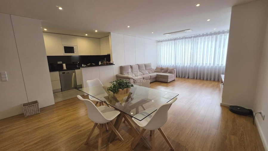 Apartamento T4 para Arrendamento em Santa Marinha e São Pedro da Afurada Foto 1