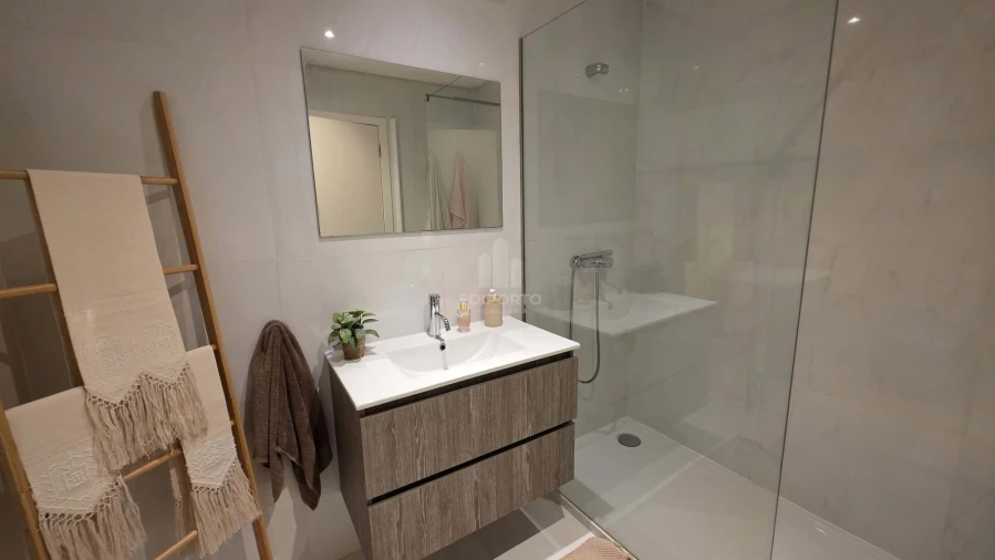 Apartamento T4 para Arrendamento em Santa Marinha e São Pedro da Afurada Foto 20