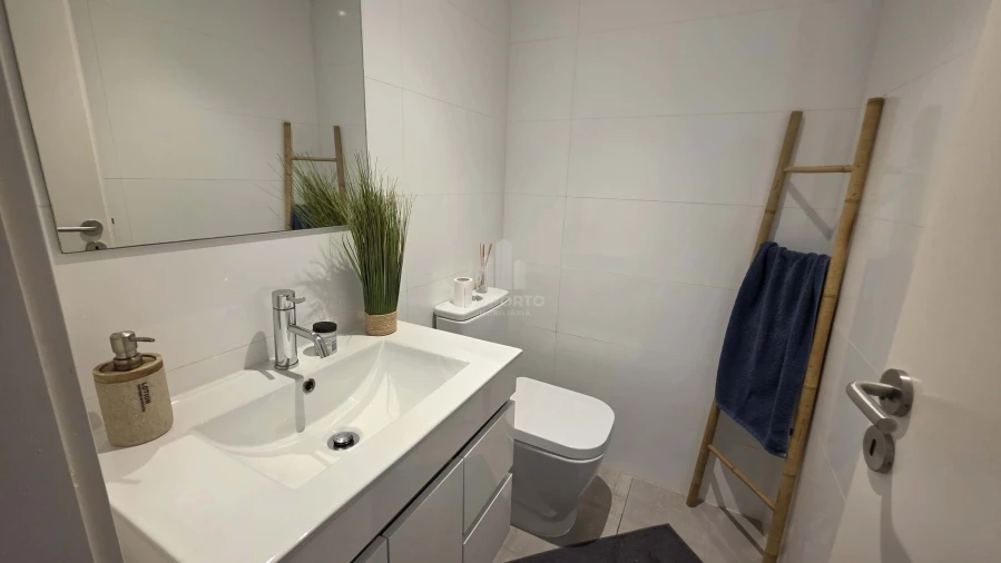 Apartamento T4 para Arrendamento em Santa Marinha e São Pedro da Afurada Foto 11