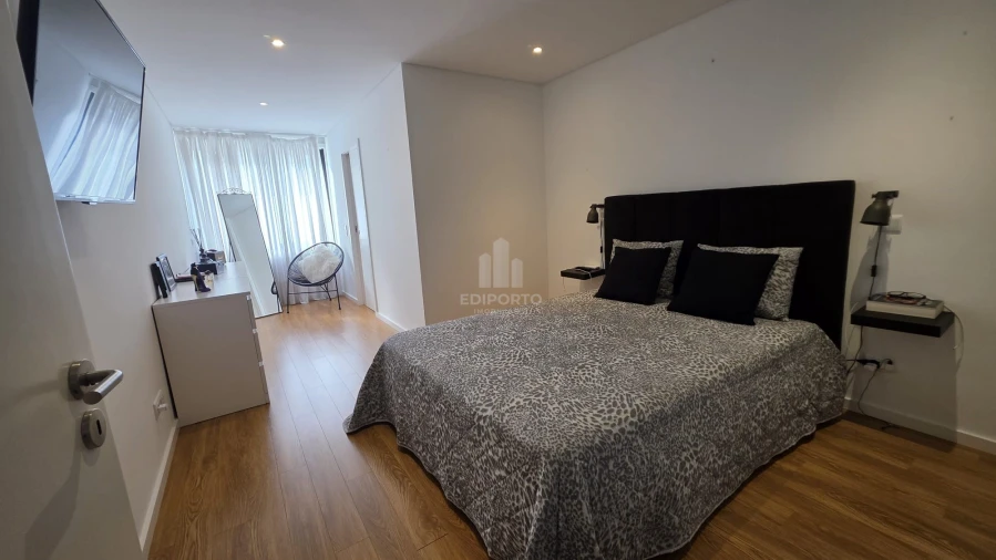 Apartamento T4 para Arrendamento em Santa Marinha e São Pedro da Afurada Foto 13