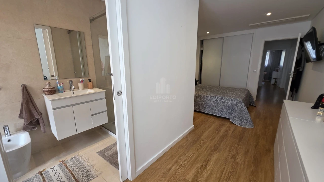 Apartamento T4 para Arrendamento em Santa Marinha e São Pedro da Afurada Foto 14