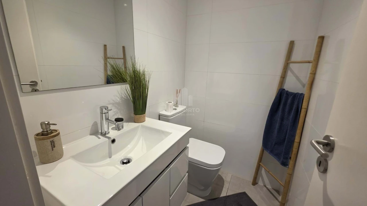 Apartamento T4 para Arrendamento em Santa Marinha e São Pedro da Afurada Foto 11