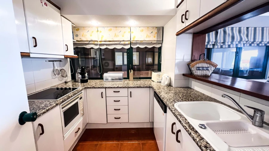 Apartamento T3 para Venda em Quarteira Foto 3