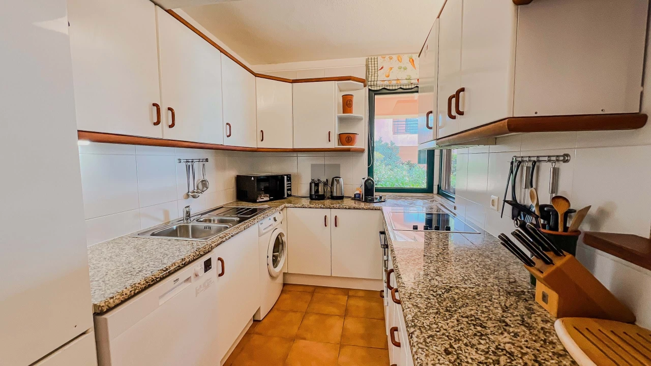 Apartamento T2 para Venda em Quarteira Foto 9