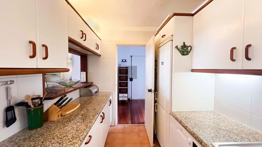 Apartamento T2 para Venda em Quarteira Foto 8