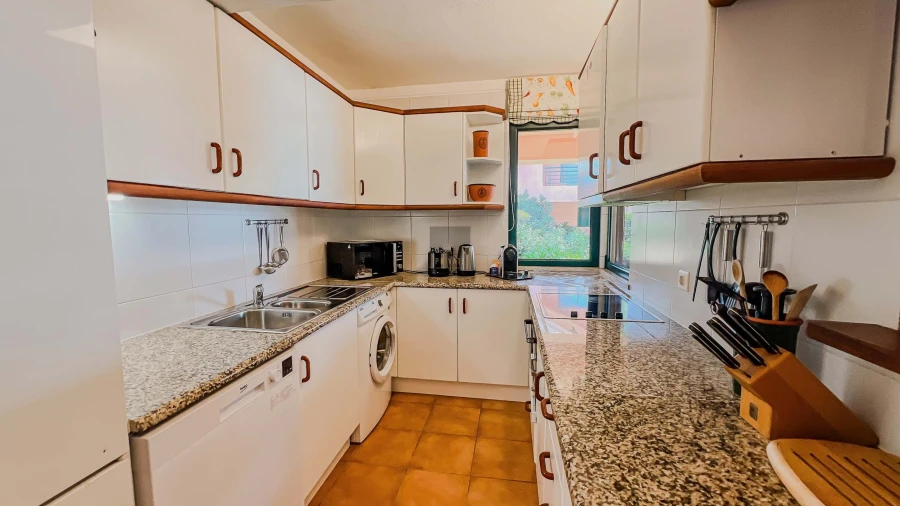 Apartamento T2 para Venda em Quarteira Foto 9