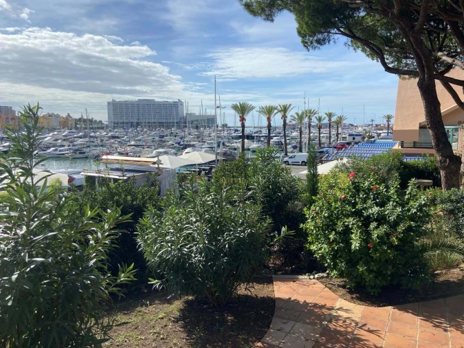 Apartamento T2 para Venda em Quarteira Foto 42