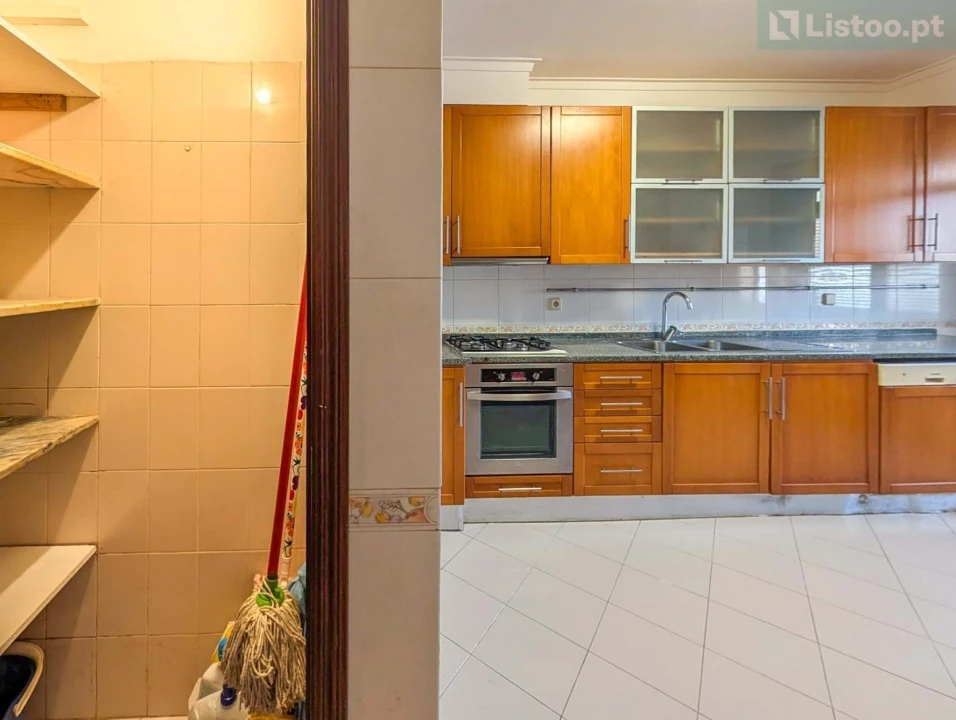 Apartamento T3 para Venda em Carnide Foto 10