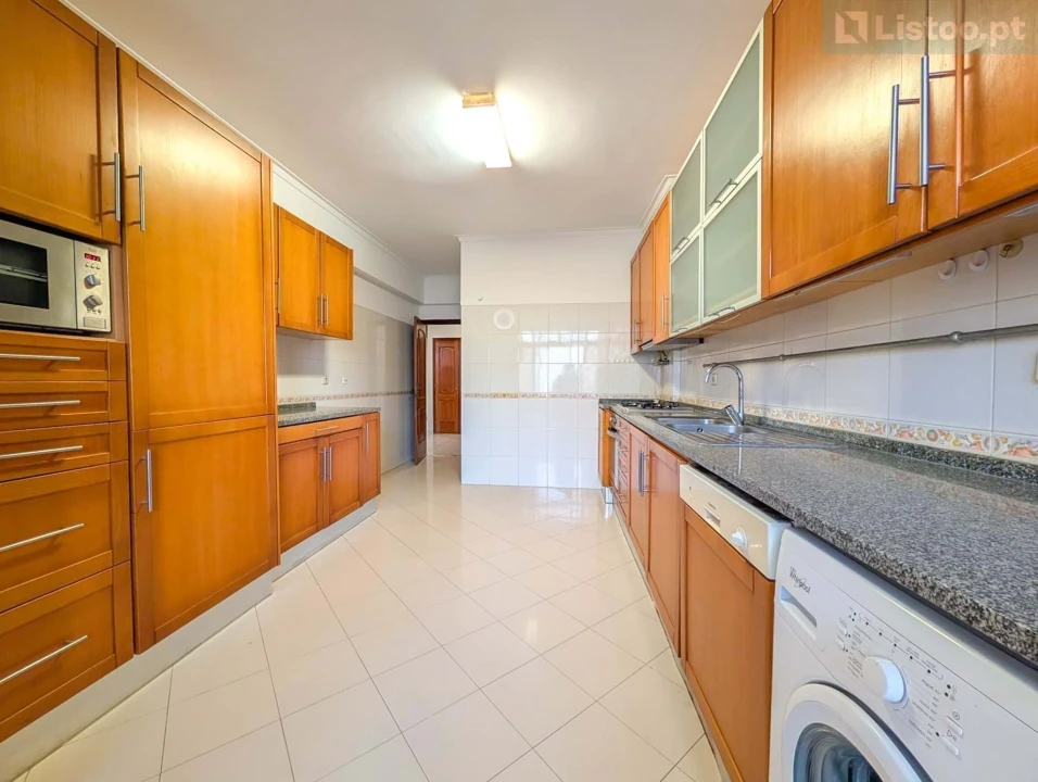 Apartamento T3 para Venda em Carnide Foto 8