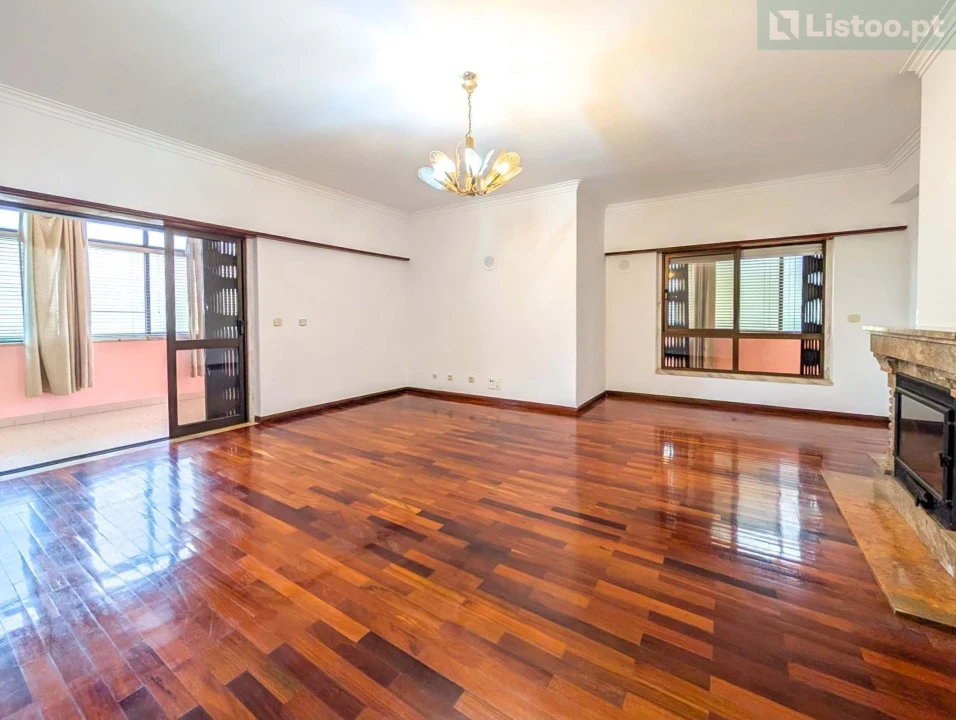 Apartamento T3 para Venda em Carnide Foto 4