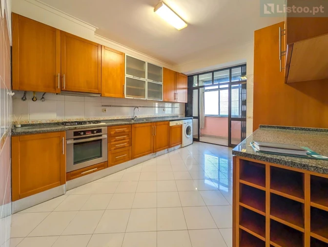 Apartamento T3 para Venda em Carnide Foto 9