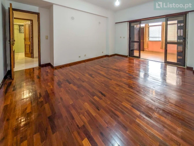 Apartamento T3 para Venda em Carnide Foto 19