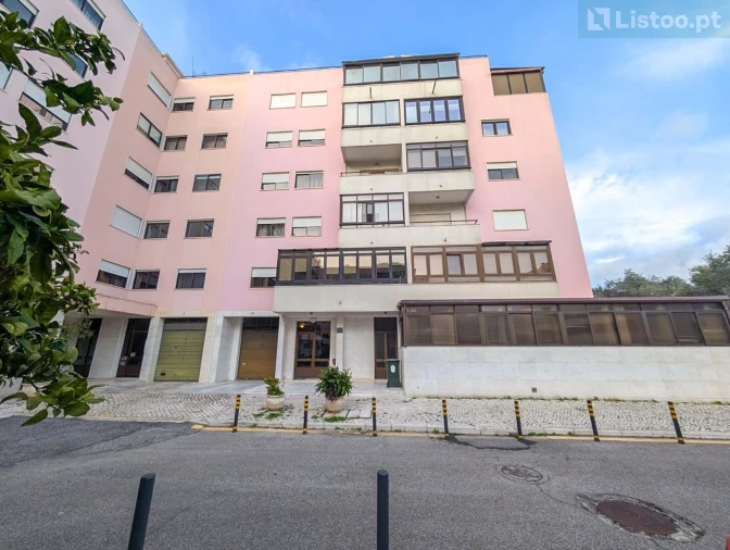 Apartamento T3 para Venda em Carnide Foto 3