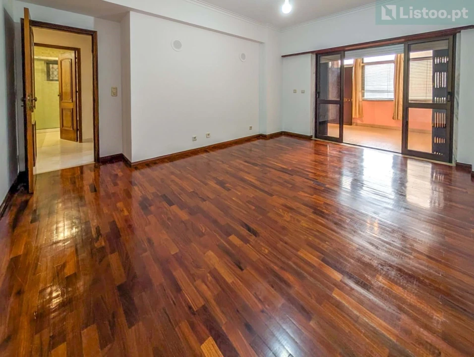 Apartamento T3 para Venda em Carnide Foto 19