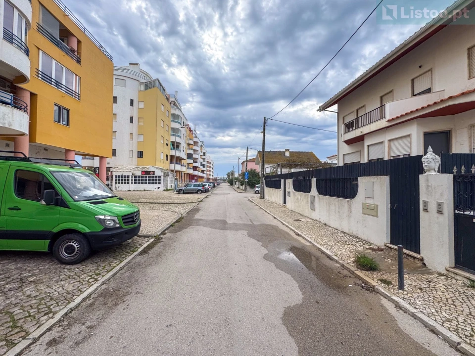 Moradia T5 para Venda em Costa da Caparica Foto 31