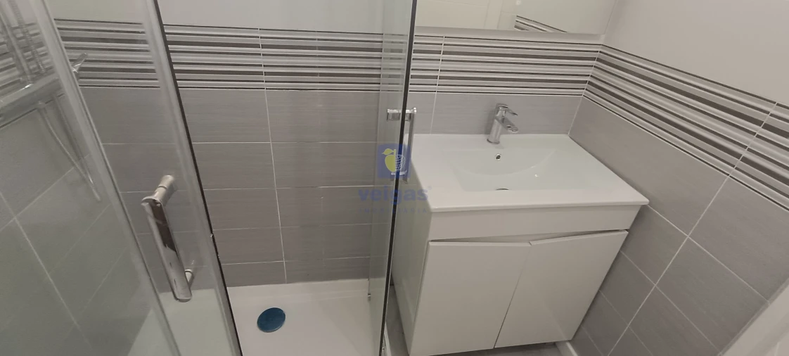 Apartamento T2 para Venda em Pontinha e Famões Foto 5