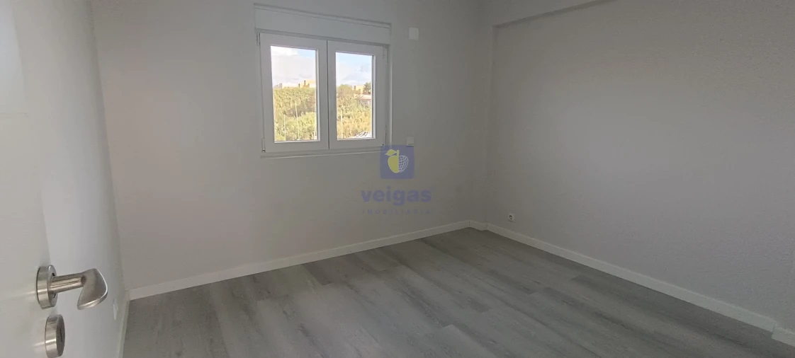 Apartamento T2 para Venda em Pontinha e Famões Foto 7