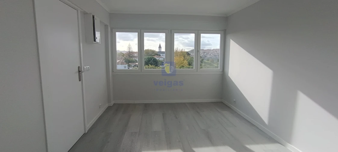 Apartamento T2 para Venda em Pontinha e Famões Foto 12