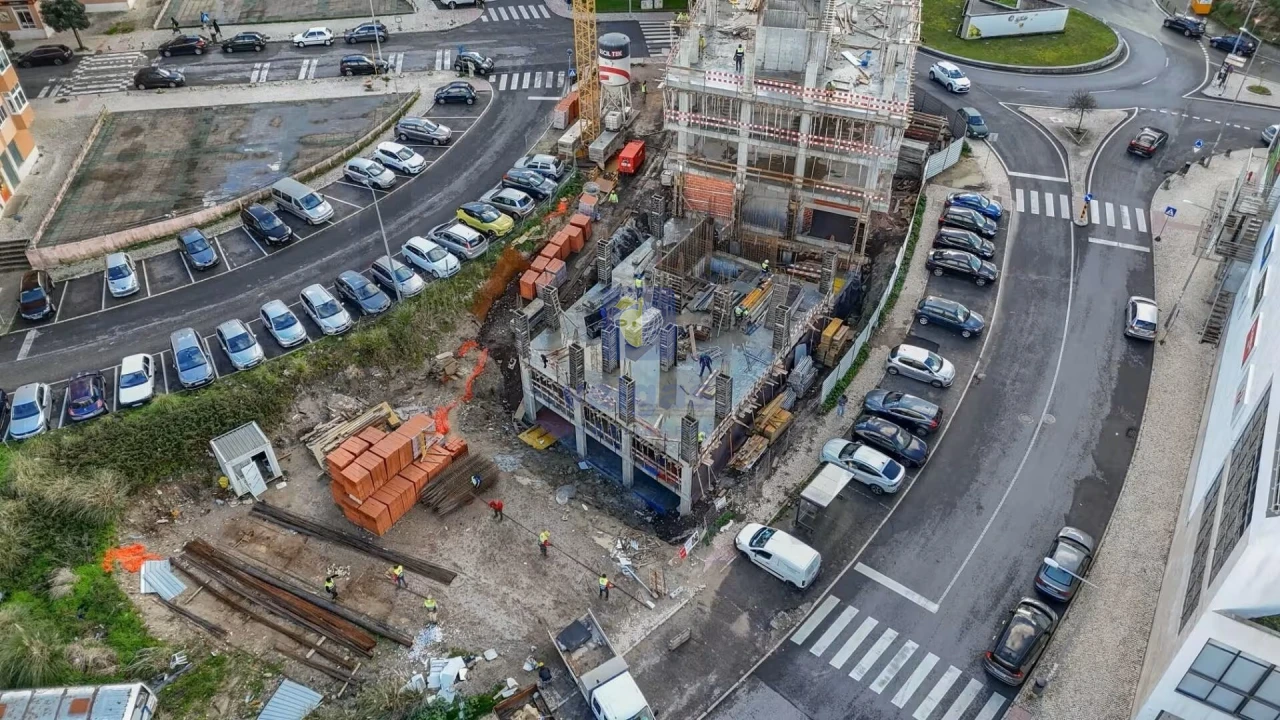 Apartamento T3 para Venda em Rio de Mouro Foto 9