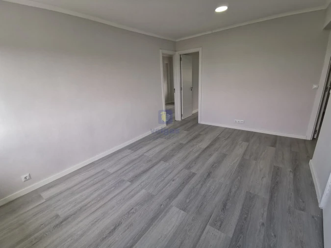 Apartamento T2 para Venda em Odivelas Foto 4